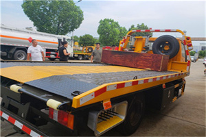 瓦房店附近拖车电话号码服务